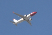 Kl. 13.52. Et Norwegian fly på vei til Gardermoen