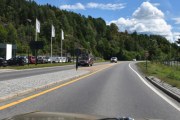 Hittil har turen vært fantastisk, og på vei hjem blir det ikke dårligere. Her kommer det en Volvo 240 GL fra 1985