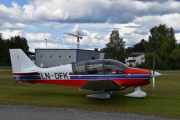 Drammen Flyklubb bestilte dette fabrikknye flyet høsten 2002, det heter LN-DFK som også er forkortelsen på Drammen Flyklubb (DFK)