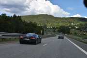 En Audi R8 Coupé fra 2015 legger seg på siden av meg, men så gir den full gass