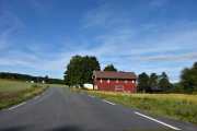 Men det kan ikke være så vanskelig å finne en flyplass, det er bare å lete
