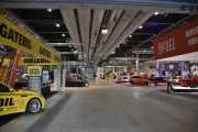 Nå er jeg i den ene enden av hall C og har Gatebil.no på min venstre side og American Car Club Of Norway på min høyreside. Nå har jeg litt over 30 minutter på meg til å gjøre meg kjent her før publikum kommer