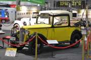 Men så har vi en morsom gammel bil, det er en Austin 10/4 Colwyn fra 1935 som var en av høydepunktene her inne, og som Norsk kjøretøyhistorisk museum hadde tatt med seg