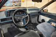 Nå titter vi inn i en Renault Fuego, kort girstang som gir en rask giring da dette er en sportsbil. 5 gir har den også, så dette er en moderne bil allerede i 1981
