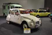 Neste er også fransk, det er en Citroën 2CV6 fra 1986. James Bond (Roger Moore) kjørte en slik bil i 1981 i filmen "For Your Eyes Only", jeg håper du nå for med deg hvor mange biler han kjørte i den filmen