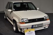 Så kommer det en fransk til, det er en Renault 5 GTE fra 1989. GTE betyr at den kan flytte seg fra 0-100 på 9,3 sekunder og toppfart er på 185 km/t