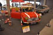 Du kan ikke gå forbi en Morris Mini fra 1970 med denne settingen, en søtere bil skal du lete lenge etter. Alle husker vel Mr. Bean som hadde flere enn en Mini