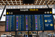 Da er vi inne på Oslo Lufthavn, flyet vårt står på tavle nr. 3 fra venstre