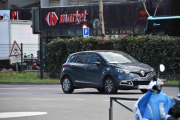 Ikke det? Må jeg avslutte nå, vi skal inn i butikken