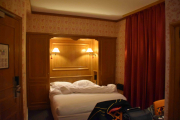 Men nå er det natta for meg men ikke for alle og jeg må revurdere mine reise mål i morgen tidlig. Paris er større enn jeg trodde og det er lett å gå seg bort