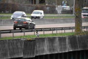 Vi leker oss en gang til, vanskelig å fokusere inn både bilen og anden