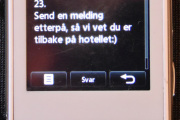 Men så tikker det inn en melding på min moderne telefon og jeg er overlatt til meg selv resten av kvelden - sukk
