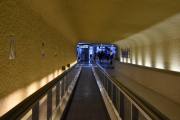 Vi er under jorden, men i enden her skal vi ta rulletrappen i tunnel oppover til bakkeplan