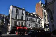 Nå står vi rett foran Galerie Roussard ved 13 Rue du Mont-Cenis