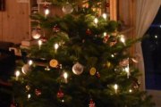 Men så kommer kona hjem og det blir litt sving på juletreet - gudskjelov