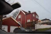 Men det hjelper litt når vi ser hvor fint folk har pyntet til jul, er jo rene julegaten på Høyenhall