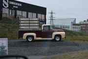 Bilen er veteran, det er en Ford F100 pickup fra 1956. Fungerer som et skilt, fineste skiltet som jeg har sett