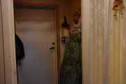 Men et juletre må pleies, først så må det få av klimatisere seg litt først, så det for stå litt på gangen