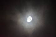 Men nå er denne turen over og vi sier god natta med dette bilde av månen