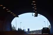 Når du tar av til Drøbak, så kjører vi inn i Vassumtunnelen som er 378 meter lang. Det er mange som har fått skrapet opp siden av bilen sin i denne tunnelen