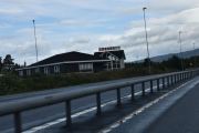 Vi passerer Vertshuset V-E6 på Biri hvor jeg har spist mange ganger før, men ikke nå