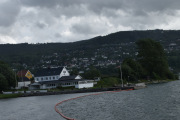 Her ser vi Skibladnerbrygga i Vingnes hvor båten legger til