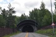 Nå kjører vi inn i Sorgendalstunnelen som er 278 meter lang, men om dette er riktig vei vet jeg ikke