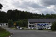 Jeg passerer Engs Bil og Deler men ser ingen veteranbiler der og snart skal vi ut på motorveien