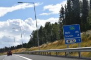 Men nå gleder jeg meg til å treffe min datter, bare 14 km igjen og skal også finne flyplassen i Hamar