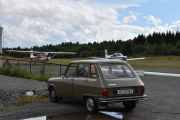 Men nå må vi videre, skal bare ha et bilde av bilen med flyene så drar vi
