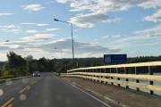 Da kjører vi inn i Stange kommune og nå må jeg passe på å holde til høyre hele tiden da Mjøsa ligger på den siden