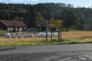 Da ser jeg asfaltvei igjen, her tar vi til høyre mot Tangen på riksvei 222