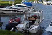 Om en båt er veteran har jeg ikke noe greie på, men legg merke til fiskestengene på taket og den snertne vannscooteren til venstre