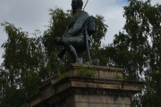 1814 og en soldat på kne