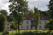 Eidsvoll Verk er en herregård og gården ser vi vel her