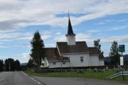 Nå ser vi Bjørke kirke som er fra 1696, da er jeg i Maura allikevel da