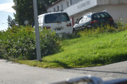 Et bilverksted og en Toyota HiAce, men den ser litt for ny ut. Rundt 1998 til 2000 tenker jeg