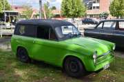 De skal ha et biltreff her i dag, men vi kan ta en titt på de som er her nå. Dette er en Commer Cob fra 1959, som er en engelsk bil