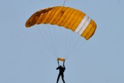 Kurset heter AFF – Akselerert Fritt Fall – og er raskeste og beste måte å bli fallskjermhopper på, høres det lokkende ut?