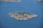 Og her ser vi Vassholmen, en liten koselig øy