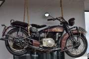 Så nå blir min oppgave å snuse rund, registreringsnummeret er ikke sporbart, men det er en Indian motorsykkel fra 1931