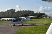 Her ser vi det andre flyet til Tønsberg Flyveklubb, det er litt eldre enn det vi sitter i nå