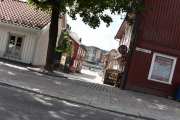 Nå er jeg i Tønsberg sentrum og i denne gaten har jeg hatt det mye moro, men det skal vi ikke ta på denne turen