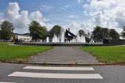 Neste bilde er av rundkjøringen med Hvalfangstmonumentet som tema. Det ble innviet i indre havn i 8 juni 1961 for å ære pionerene for den pelagiske hvalfangsten på 1900 tallet