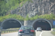 Men siden den ikke viser seg blir det bilder av tunneler istedenfor
