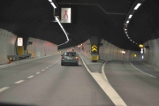 Inne i tunnelen finner vi heller ikke en eneste Renault