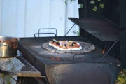 Siste Pizzaen er klar, da kan vi endelig roe ned litt