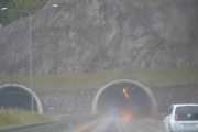 Hvorfor det? Motorveier er kjedelige men når vi nærmer oss en tunnel blir det et fint bildemotiv