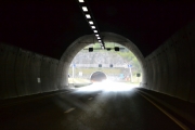 Mellom pusserslaga tar jeg et bilde inne i en tunnel og snart en ny tunnel