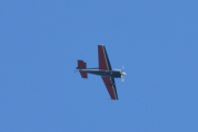 Det andre jeg ser er et fly som leker seg oppe i luften